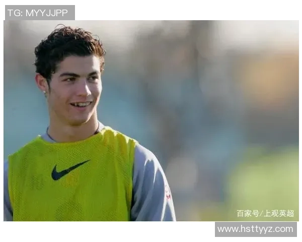 C罗发型大揭秘：从经典到潮流的足球明星造型演变之路